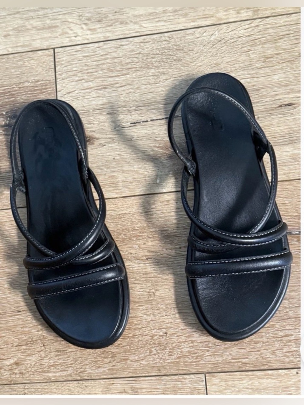Olukai Women’s Strappy Leather 9 Runs Small More Likes  Size 8/8.5 Leather